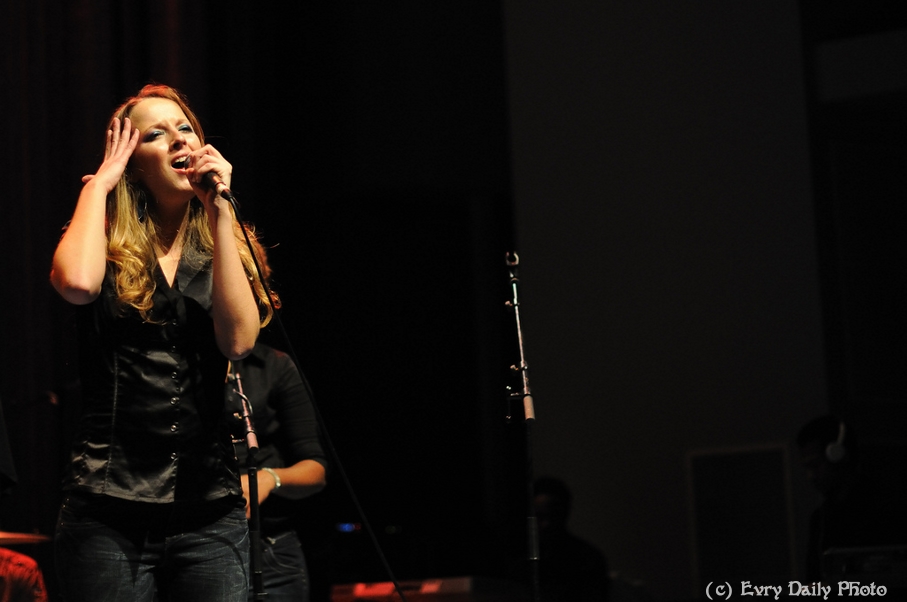 Evry Daily Photo - Telethon Evry 2010 - Concert Evry University Gospel - large - 5244040226.jpg